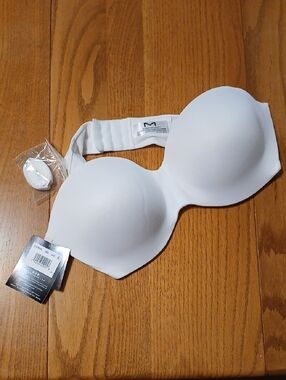 NWT Maidenform White Strapless Molded Cup Bra 38C